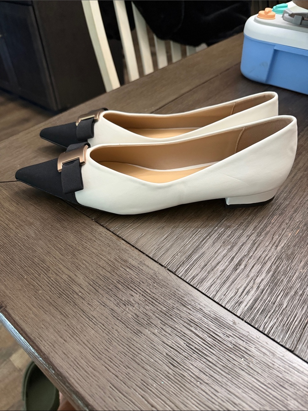 Cream and Black Pointed Toe Short Heel - Picture 3 of 4